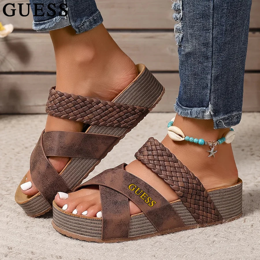 ᏀUᎬᏚᏚ – Sandalen