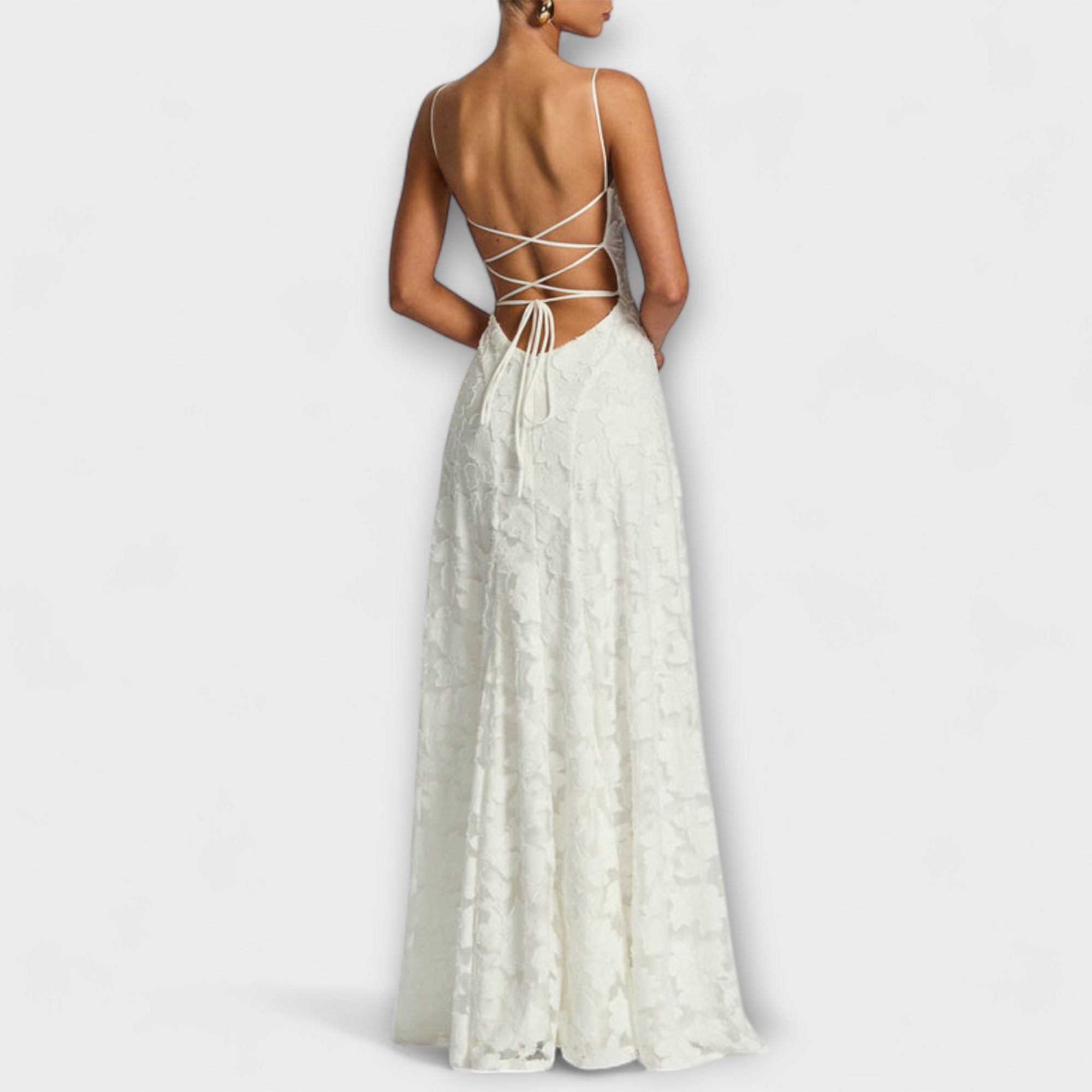 Kairi - Stylisches Maxikleid aus floraler Spitze mit Spaghettiträgern