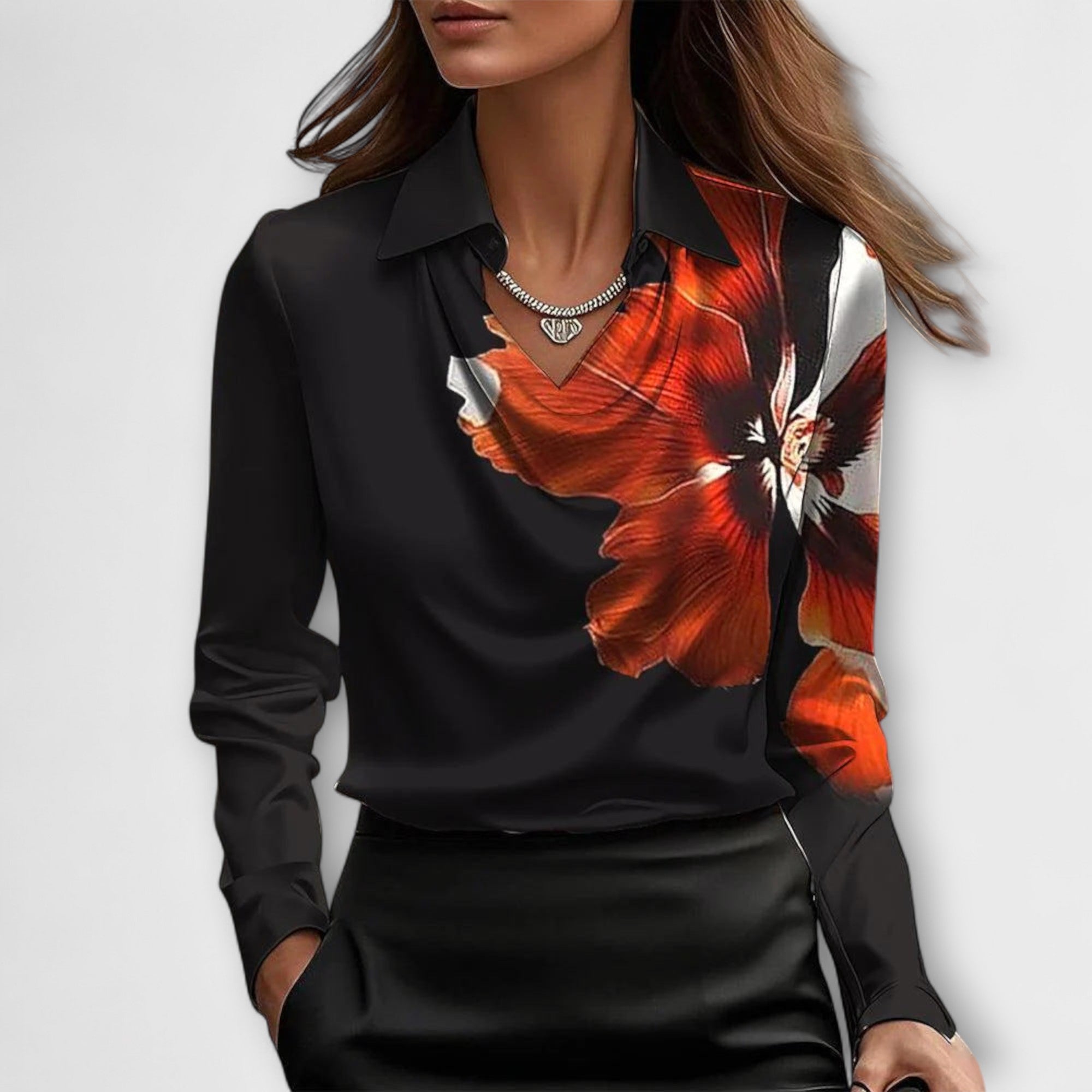 Glänzende Bluse mit Rüschensaum