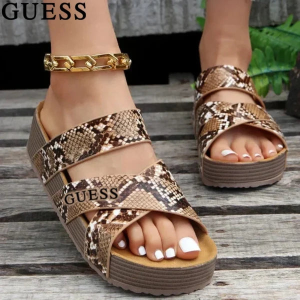 ᏀUᎬᏚᏚ – Sandalen